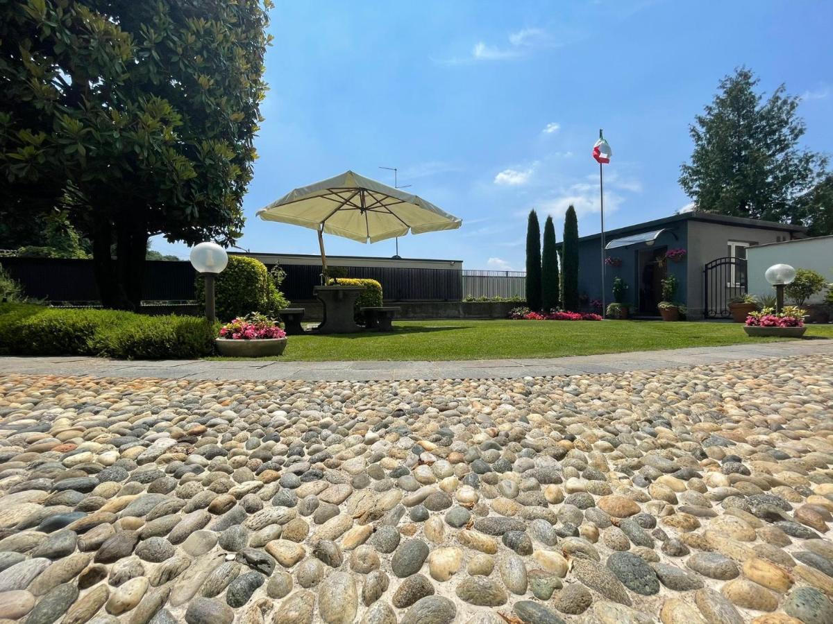 B&B Marge Oltrona di San Mamette ภายนอก รูปภาพ