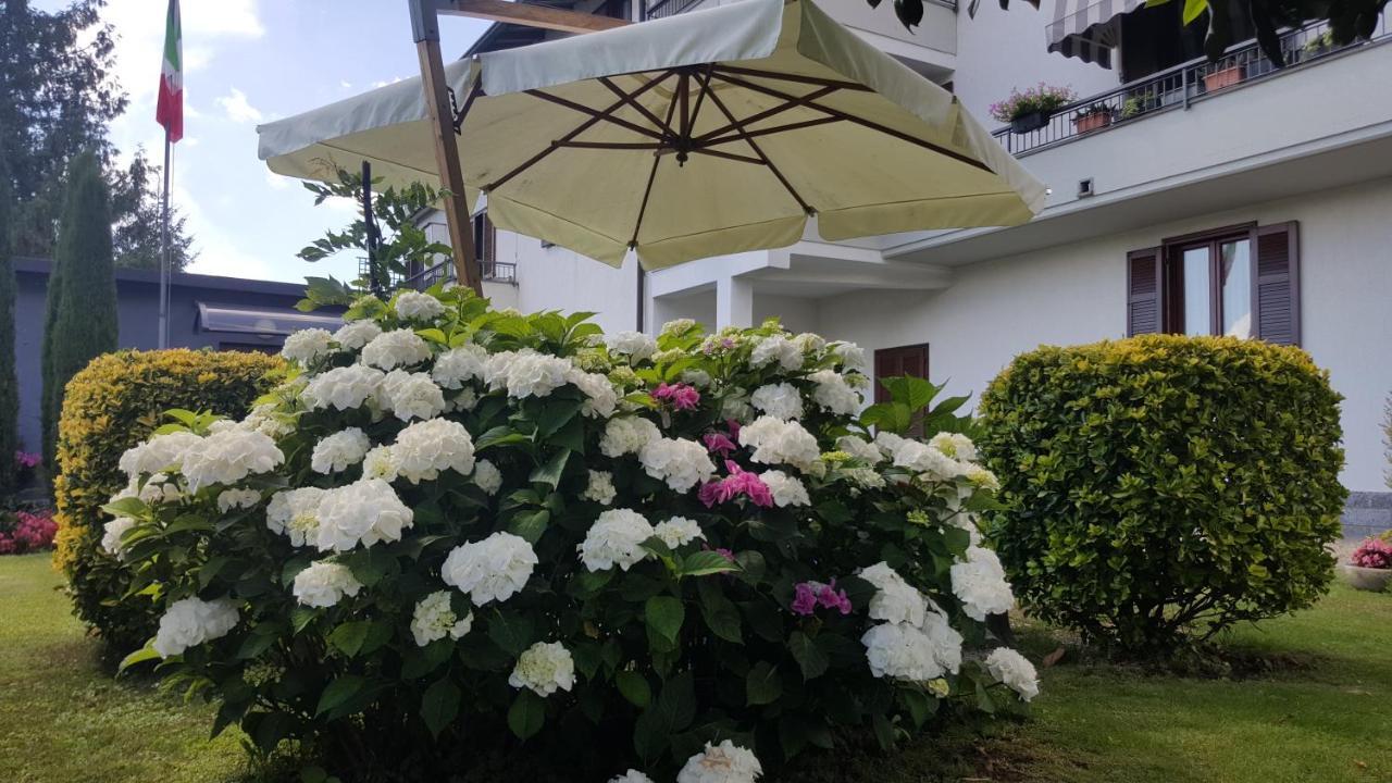 B&B Marge Oltrona di San Mamette ภายนอก รูปภาพ
