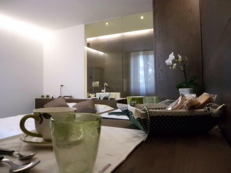 B&B Marge Oltrona di San Mamette ภายนอก รูปภาพ